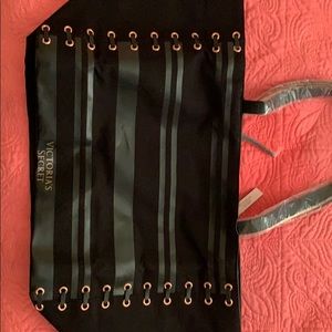 ** NWT ** Medium size VS tote